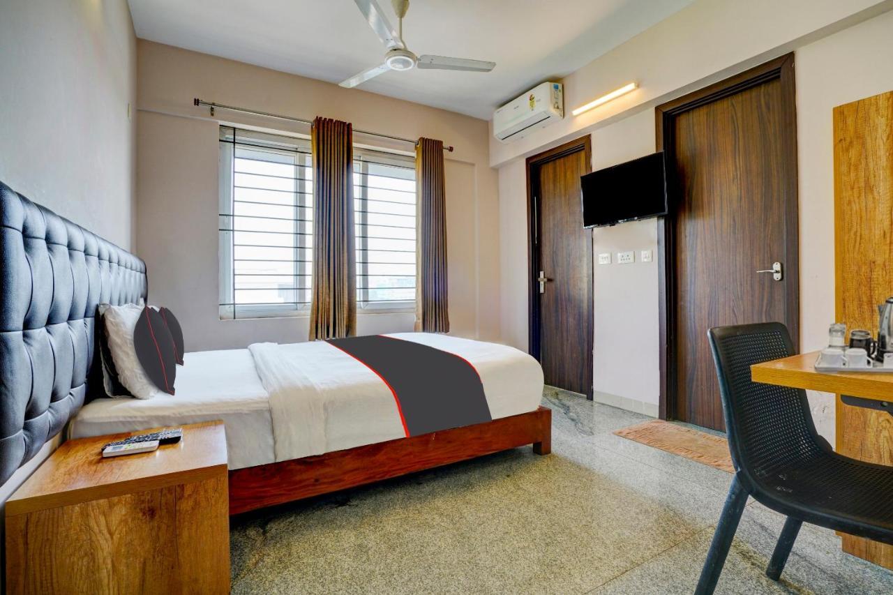 Super Collection O Premium Crystal Residency Hotel Kochi Exterior photo
