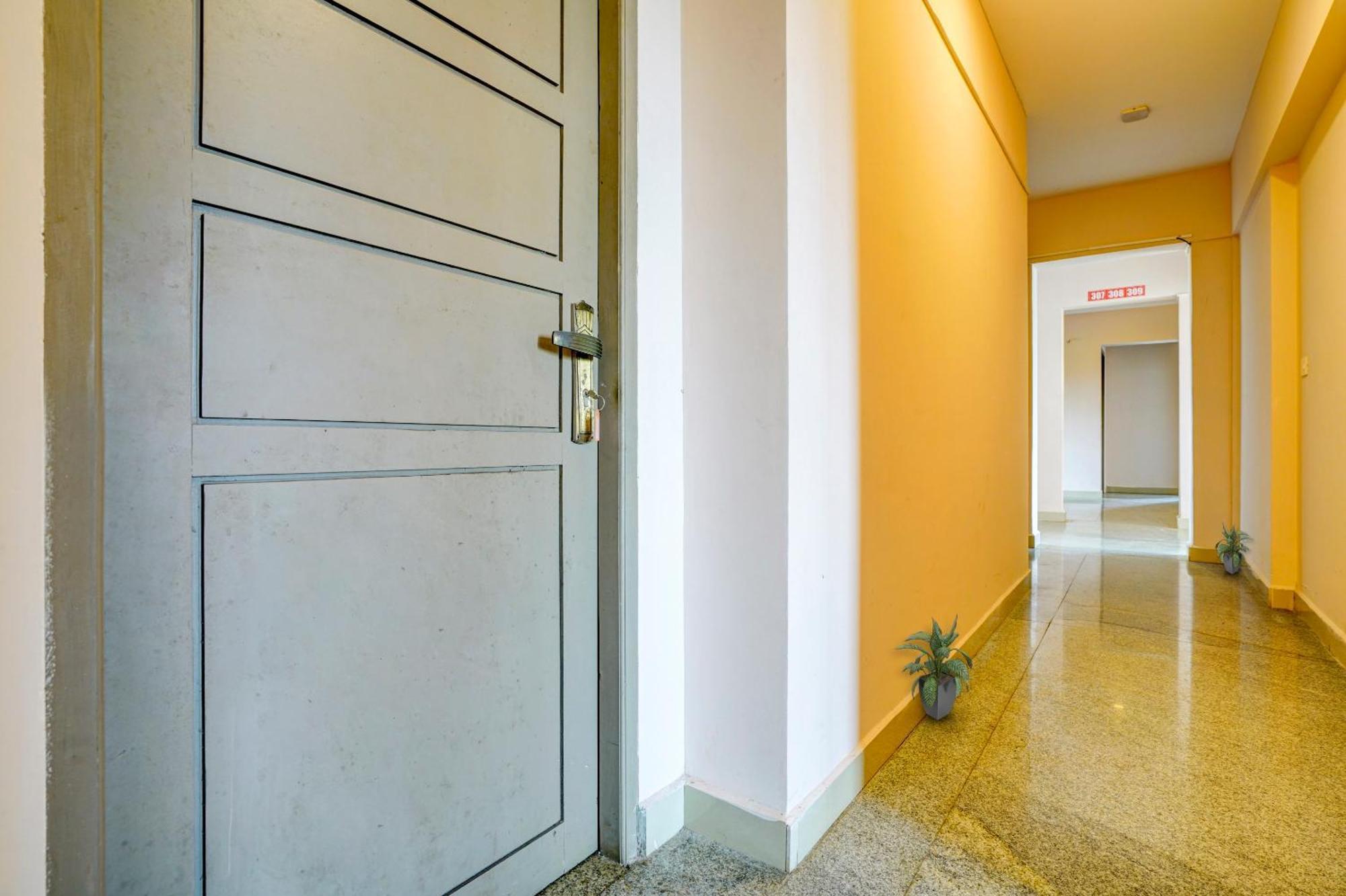Super Collection O Premium Crystal Residency Hotel Kochi Exterior photo